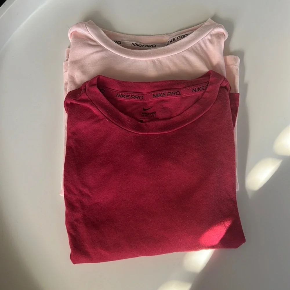 Nike short sleeve shirts in red and pink S - Picture 1 of 5
